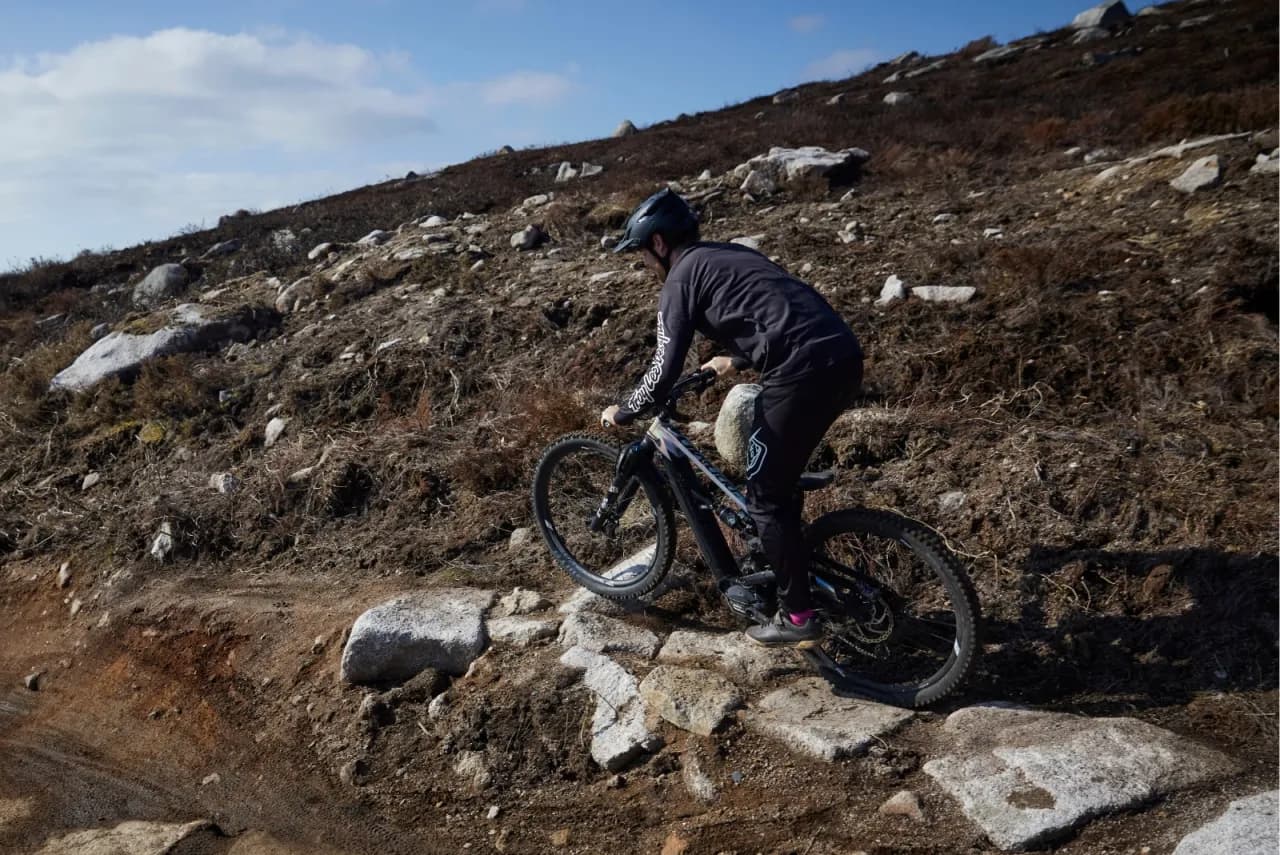Jakie oświetlenie rowerowe wybrać, aby zapewnić sobie bezpieczeństwo?