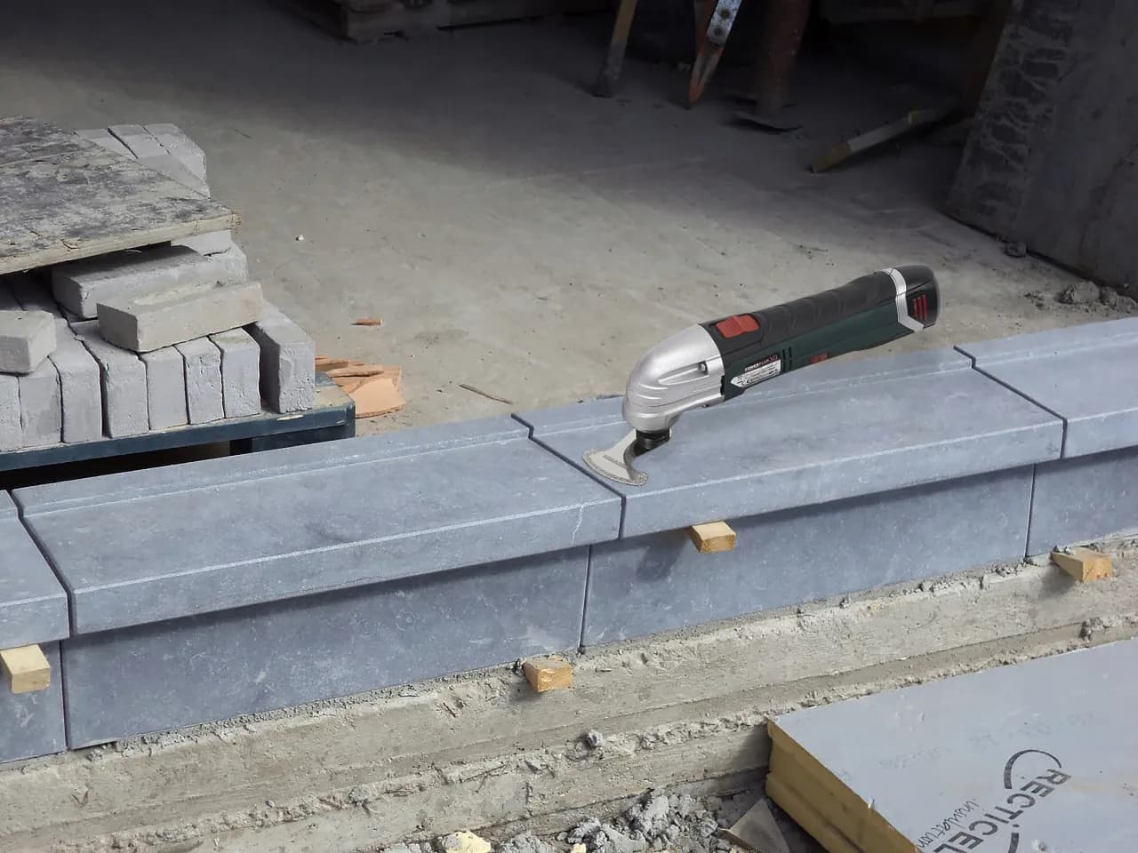 Jaki brzeszczot do paneli: unikaj błędów przy wyborze idealnego ostrza