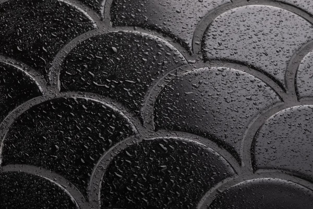 Czym myć kafelki podłogowe, aby uniknąć zarysowań i smug?