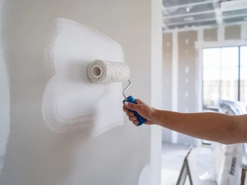 Jak gruntować ściany po gładzi, aby uniknąć problemów z malowaniem