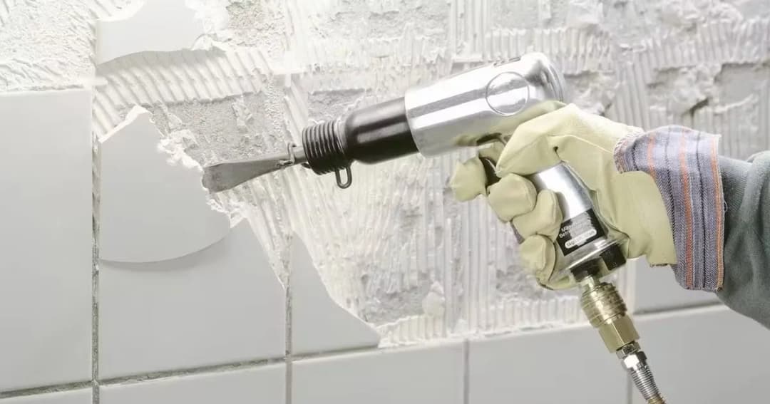 Jak usunąć klej z kafelek bez uszkadzania powierzchni płytek