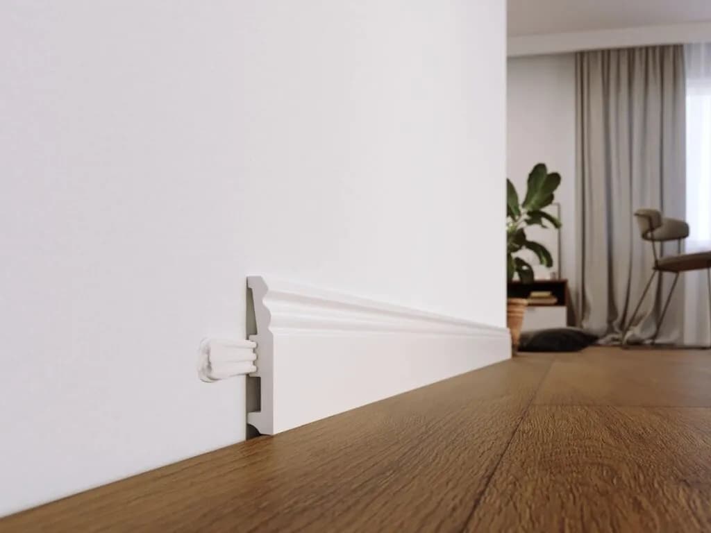 Jak przykleić listwę przypodłogową bez błędów - krok po kroku
