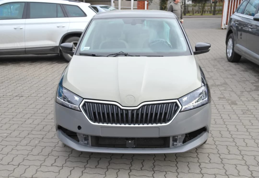 Ile kosztuje malowanie maski samochodu? Sprawdź ceny i porady