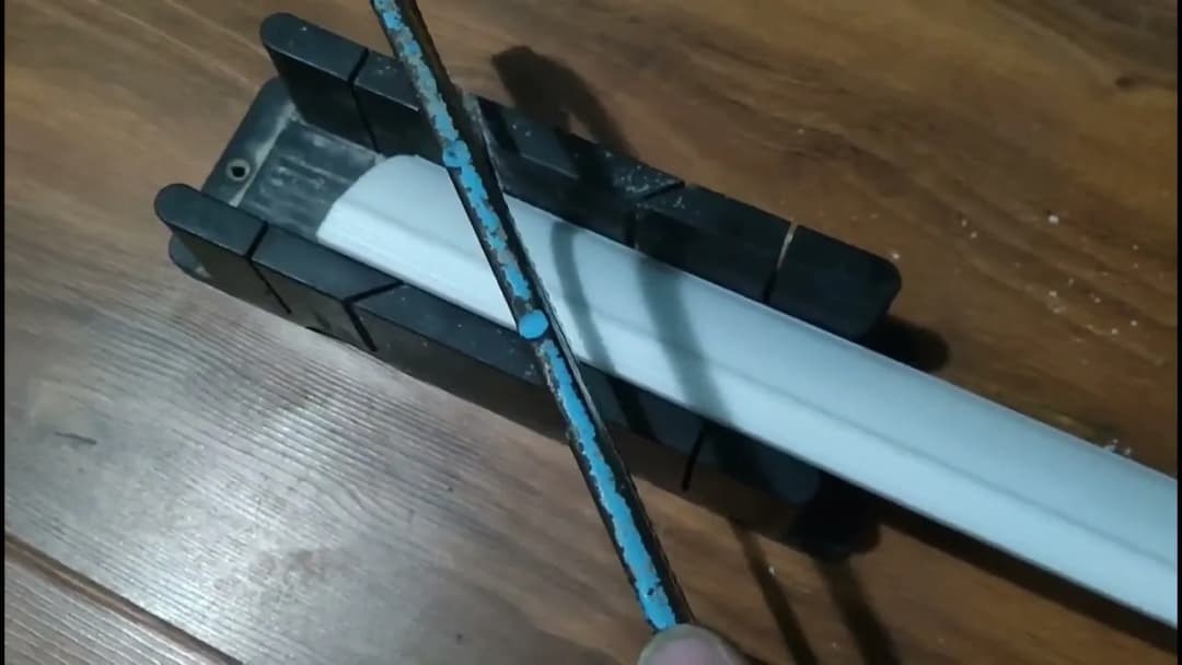 Jak docinać listwy styropianowe - uniknij najczęstszych błędów